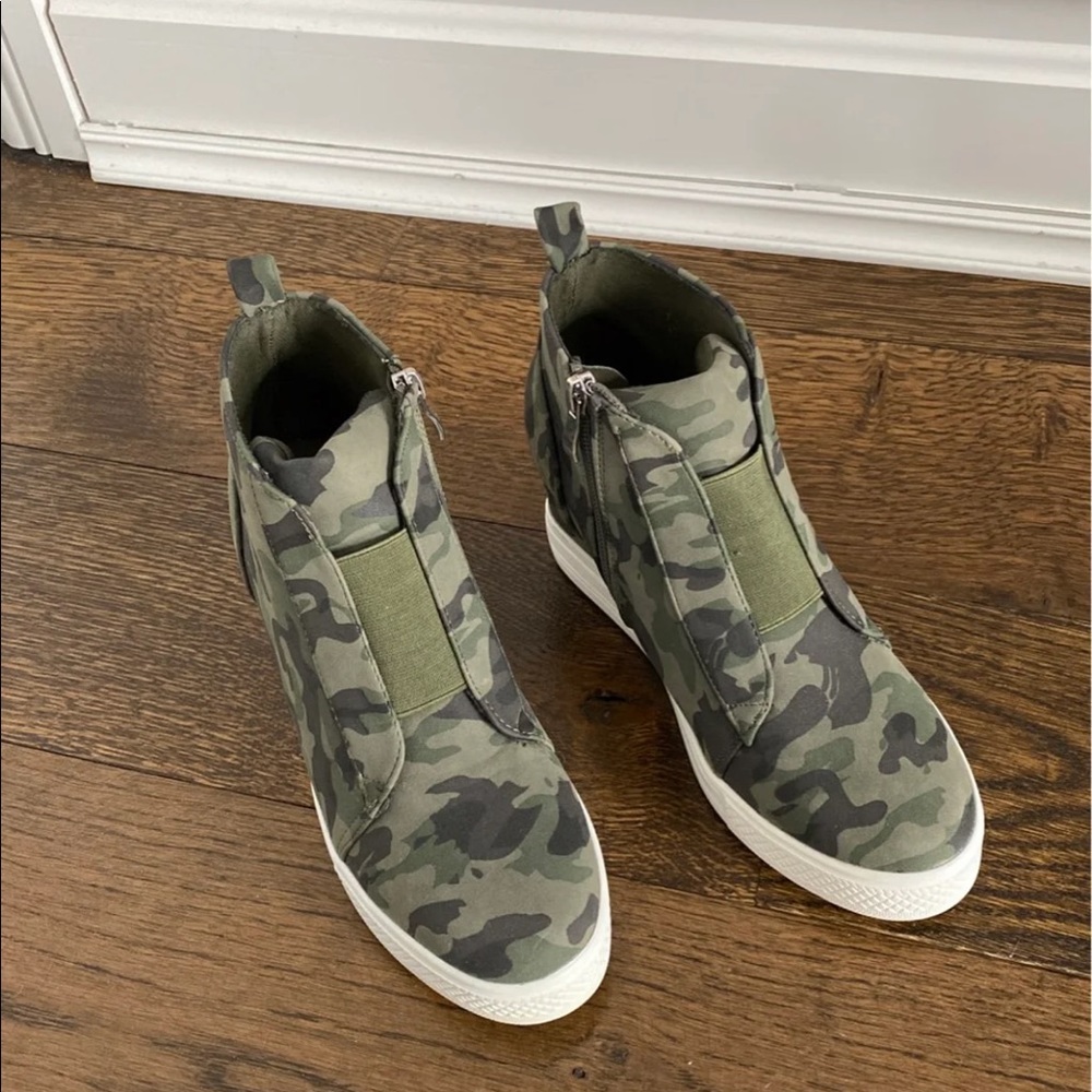 Women’s Sneakers
